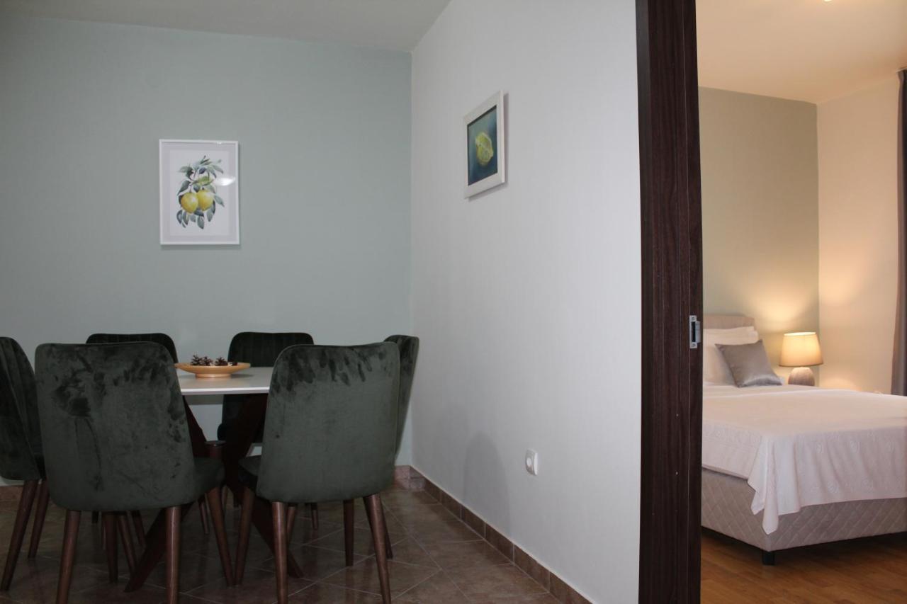 Sun Village Aparthotel Herceg Novi Buitenkant foto