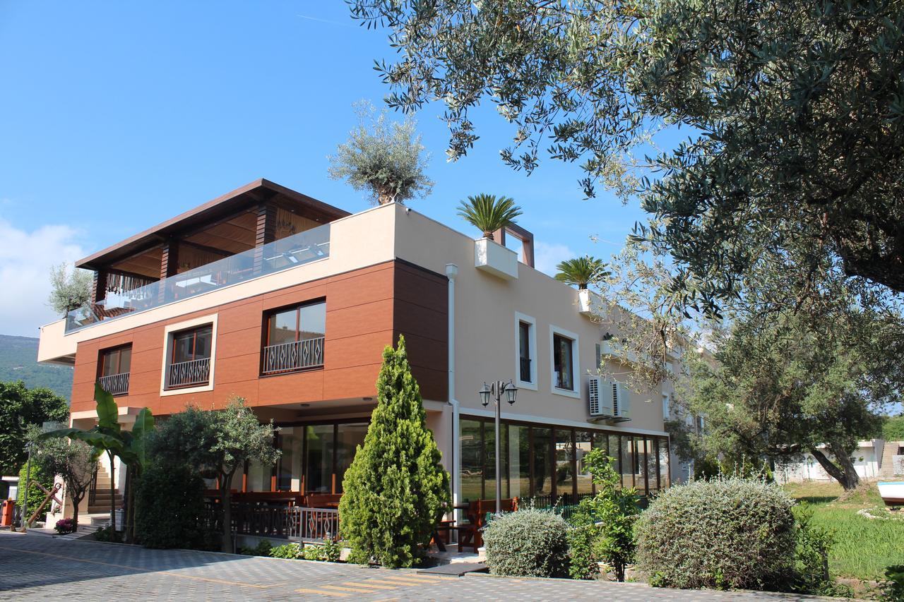 Sun Village Aparthotel Herceg Novi Buitenkant foto