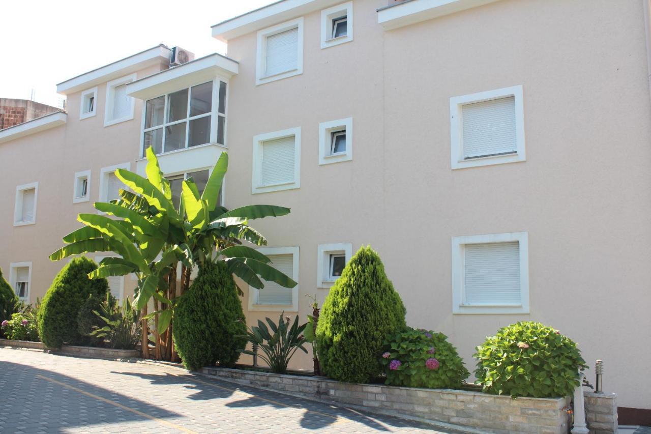Sun Village Aparthotel Herceg Novi Buitenkant foto